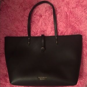 ❤️NWOT Black & Red Faux Leather VS Tote❤️
